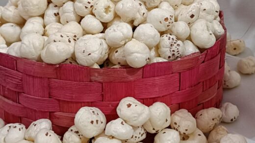 makhana in a red basket